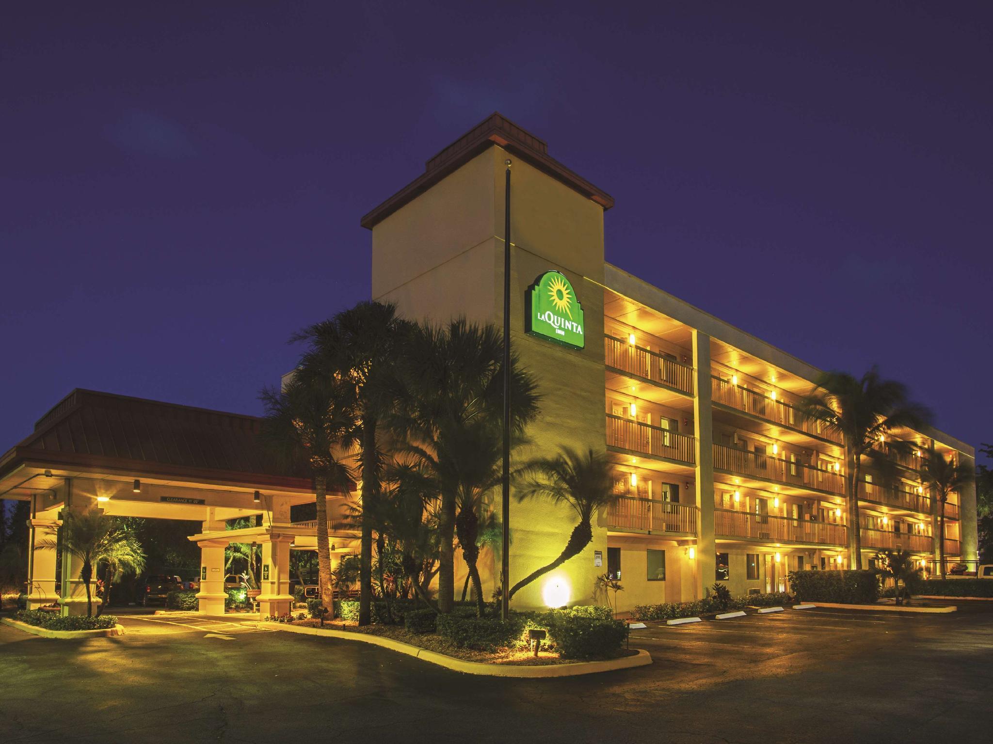 La Quinta Inn By Wyndham West Palm Beach - Florida Turnpike Exterior photo