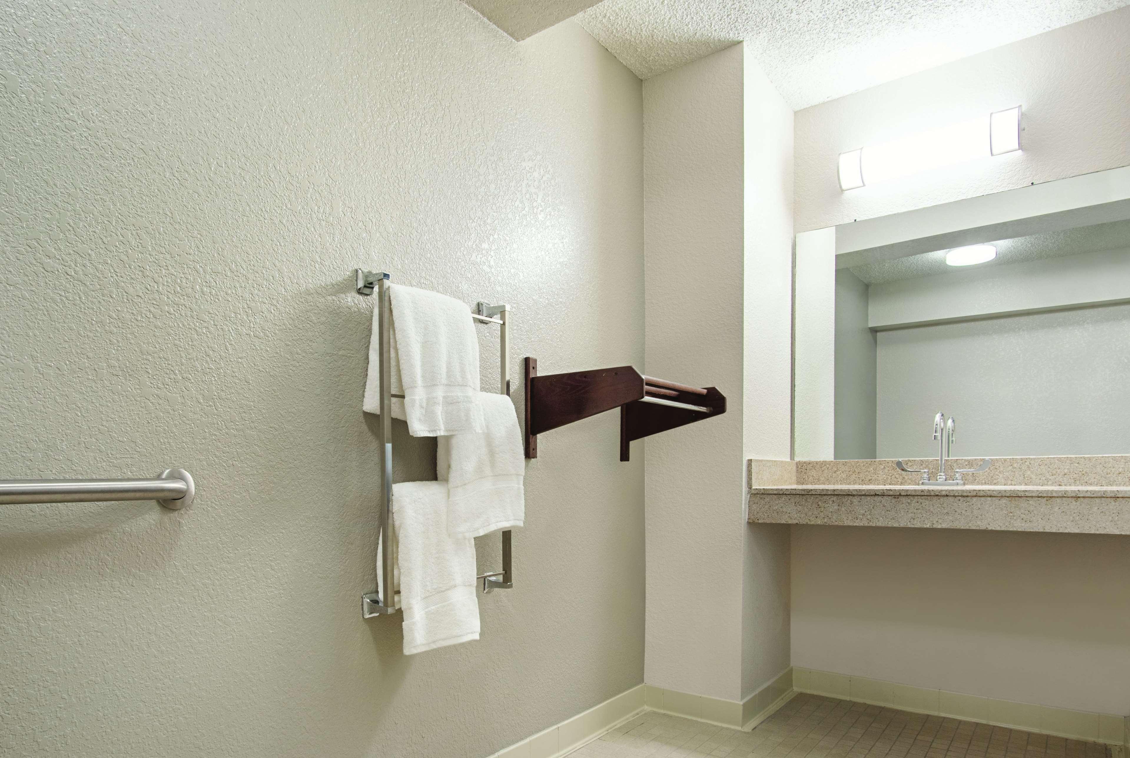 La Quinta Inn By Wyndham West Palm Beach - Florida Turnpike Exterior photo