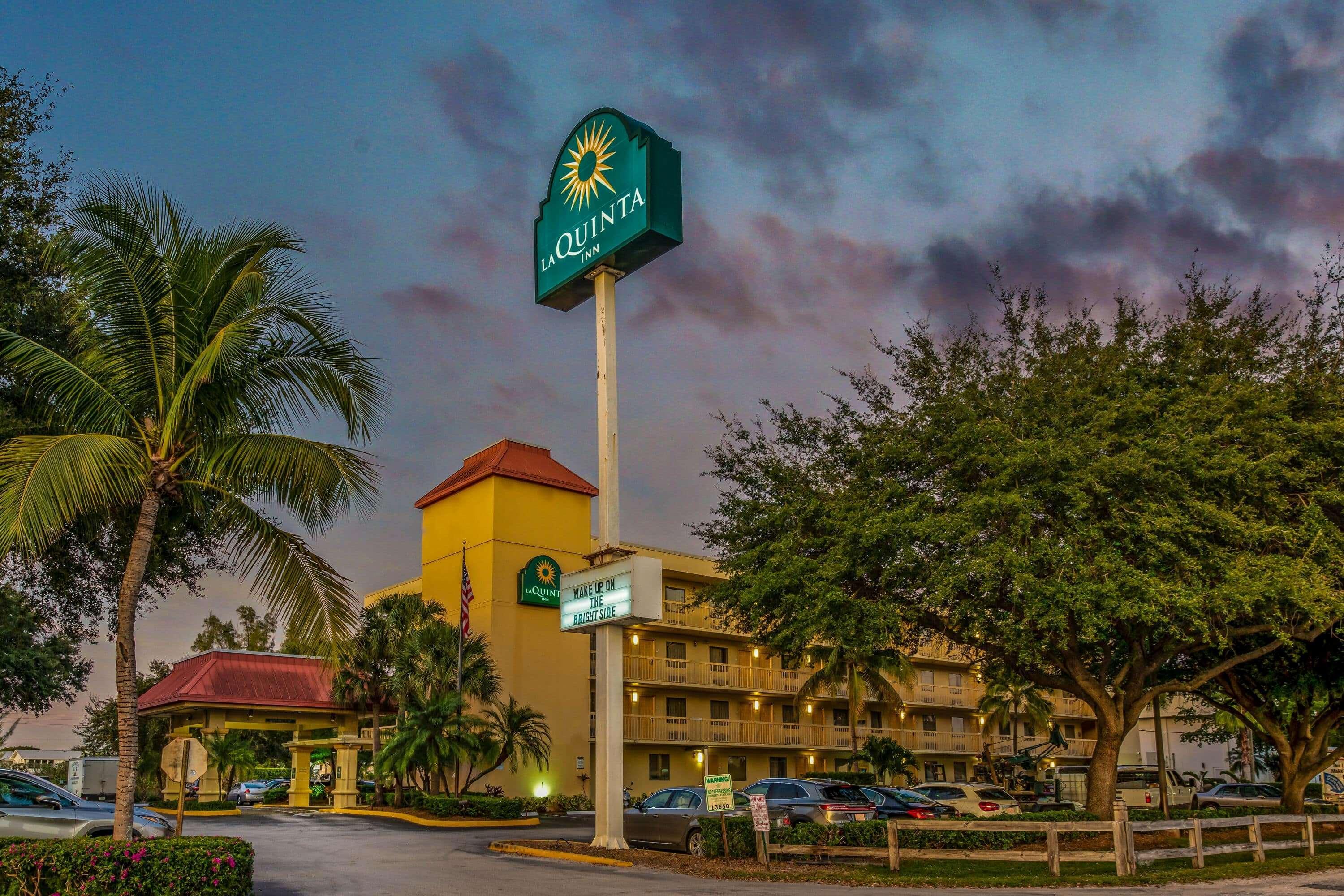 La Quinta Inn By Wyndham West Palm Beach - Florida Turnpike Exterior photo