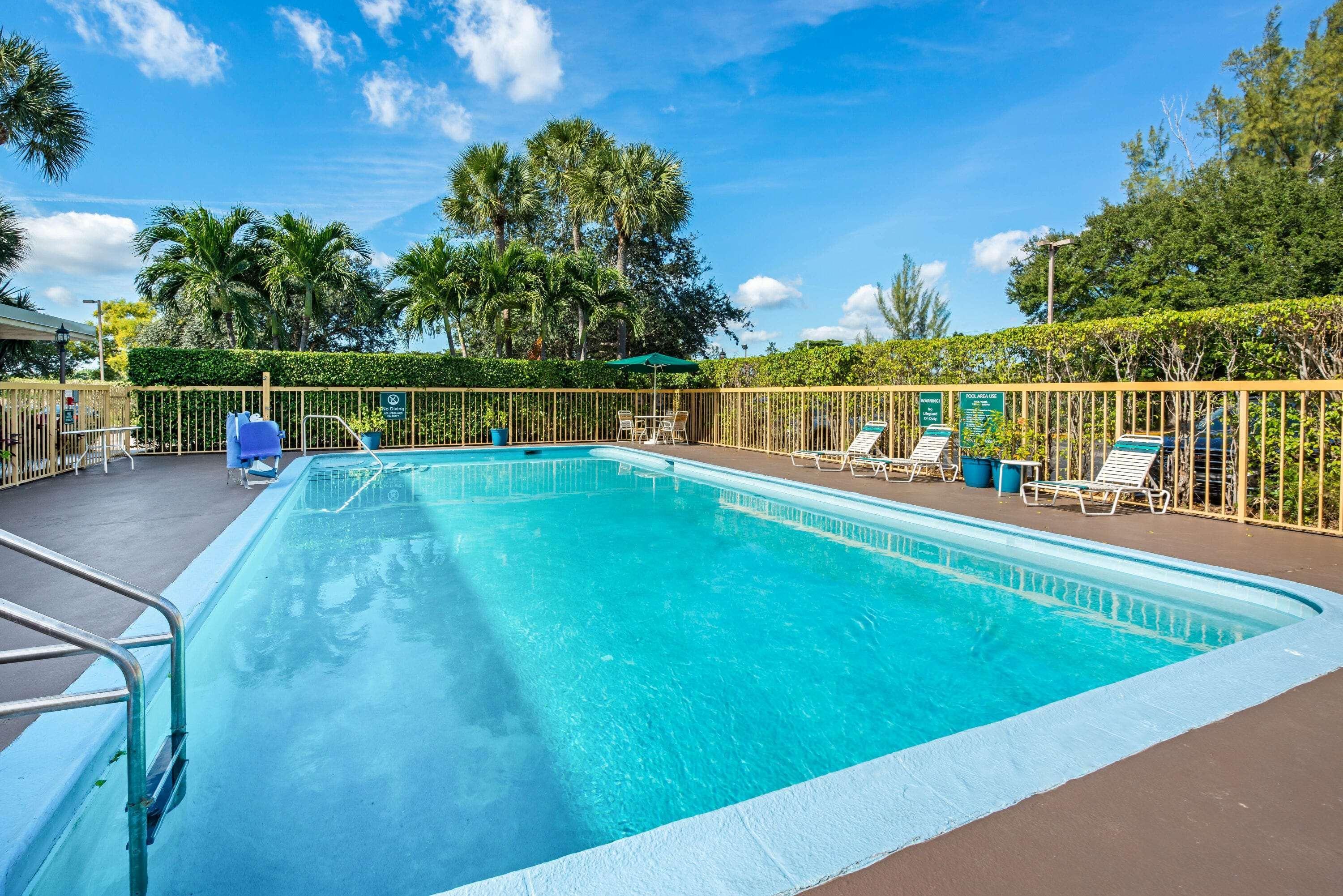 La Quinta Inn By Wyndham West Palm Beach - Florida Turnpike Exterior photo