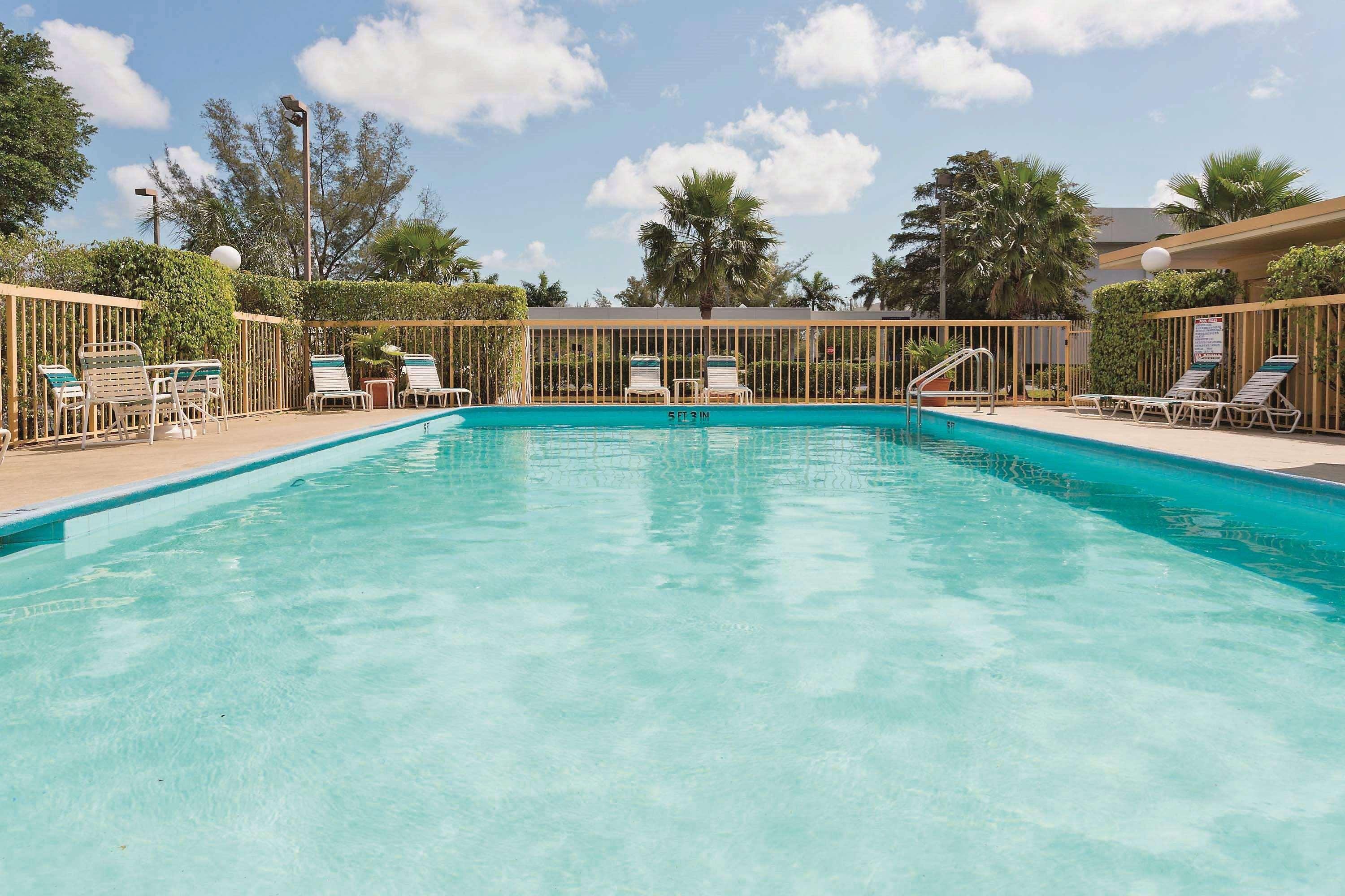 La Quinta Inn By Wyndham West Palm Beach - Florida Turnpike Exterior photo